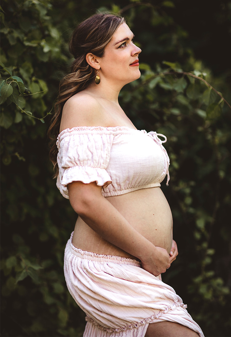 expecting mother photographed by Philadelphia maternity photographer